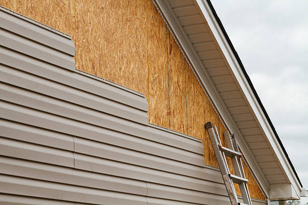 Professional Siding technician working in Highland Park, PA
